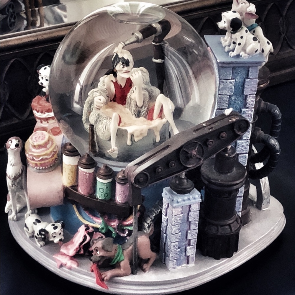101 Domnation Collectable Snowglobe